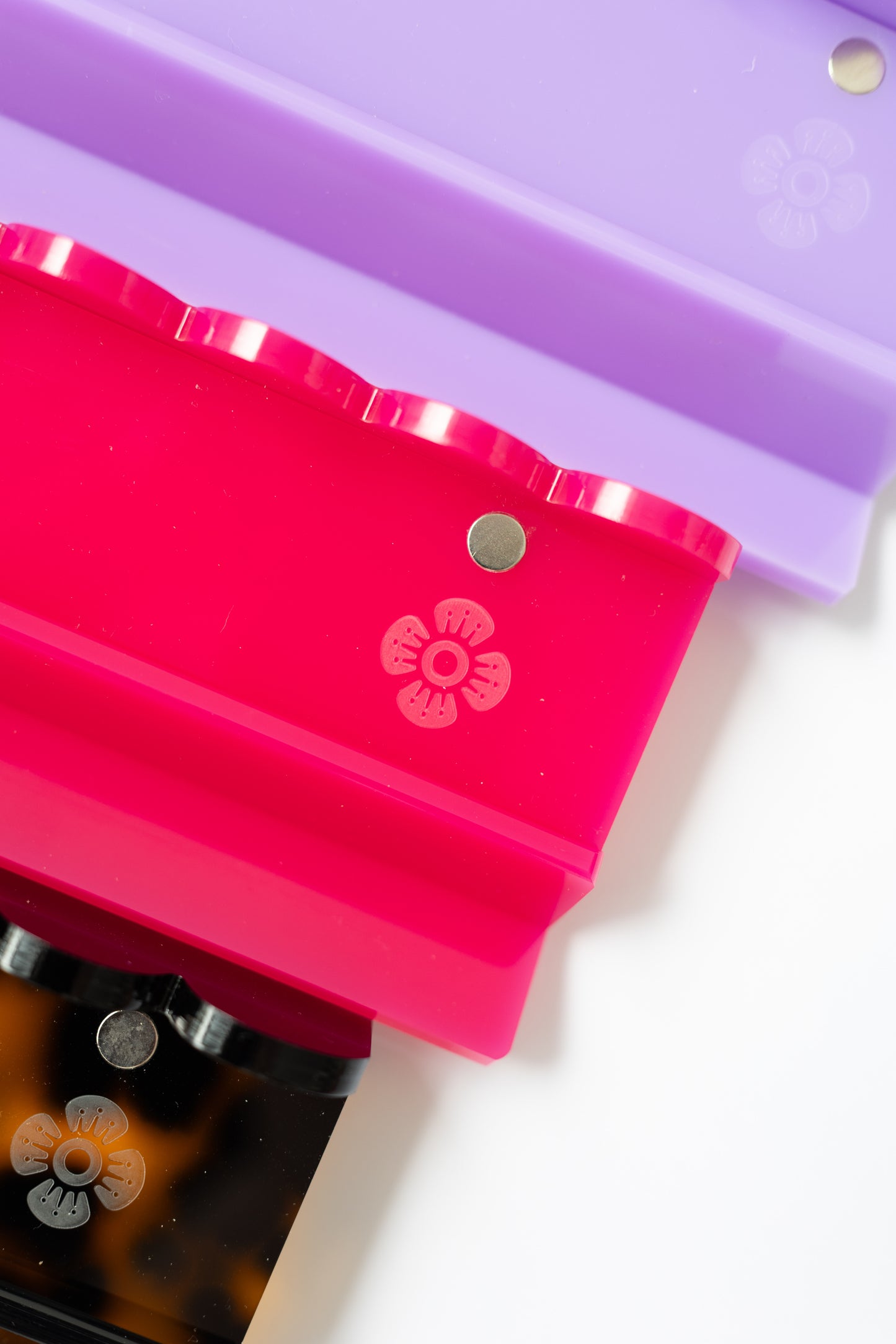 Scalloped Acrylic Mahjong Racks