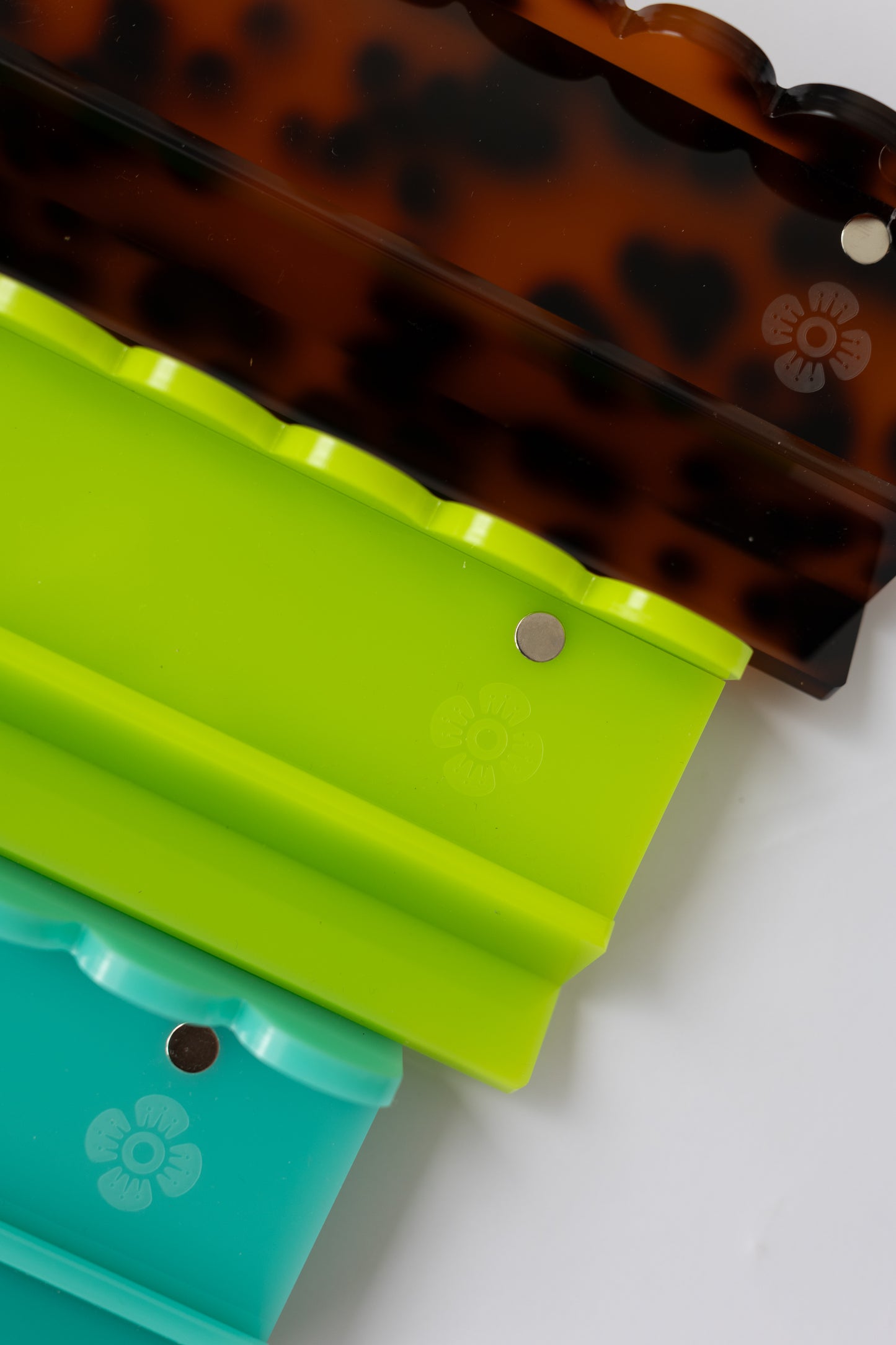 Scalloped Acrylic Mahjong Racks